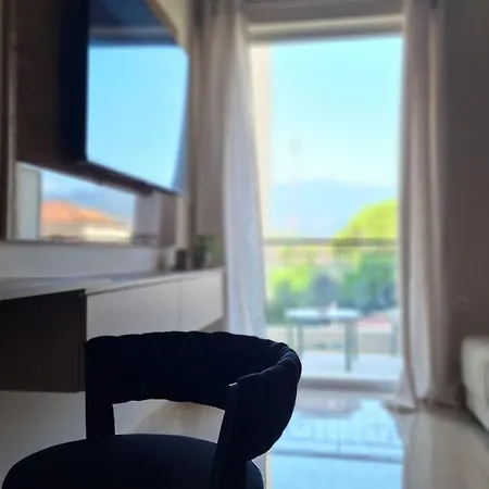 Apartment Avye, By Miorah Selections *