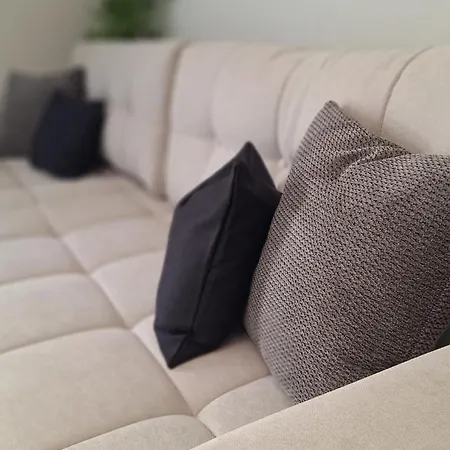 Avye, By Miorah Selections 칼라마타